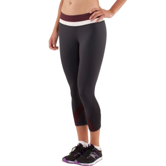 Lululemon Run: Inspire Crop II
Deep Coal / Bordeaux Drama / Pretty Pink size 8 - Picture 3 of 9